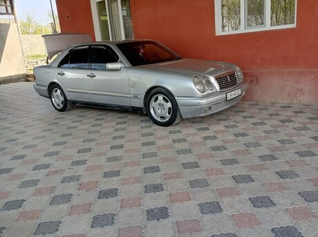 Mercedes E 220 d 4MATIC 1996
