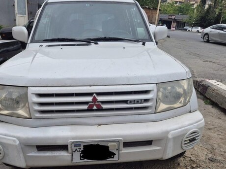 Mitsubishi Pajero io 2000