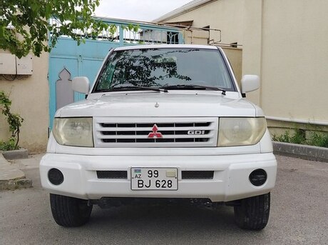 Mitsubishi Pajero io 2000