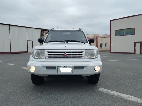 Mitsubishi Pajero io 2000