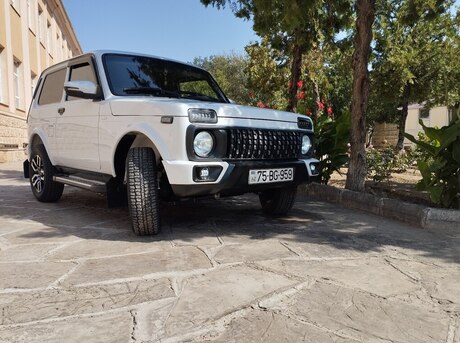 LADA (VAZ) Niva 2015