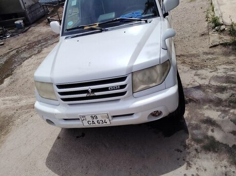 Mitsubishi Pajero io 2000