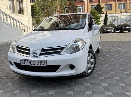 Nissan Tiida 2012