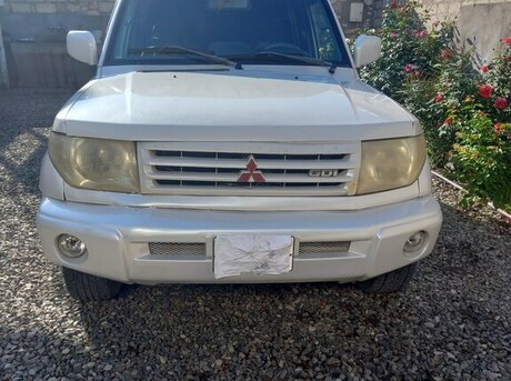 Mitsubishi Pajero io 1999