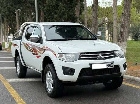 Mitsubishi L200 2015