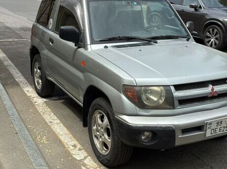 Mitsubishi Pajero io