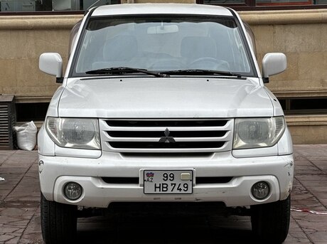 Mitsubishi Pajero io 2004