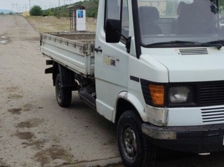 Mercedes 208 D 1989
