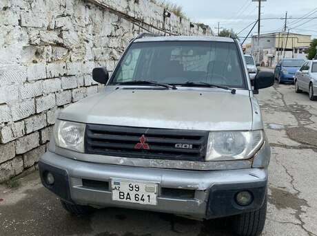 Mitsubishi Pajero io 1999