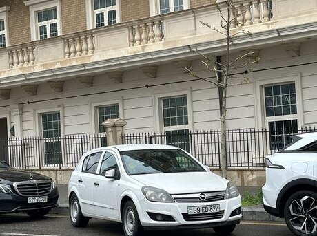 Opel Astra 2010