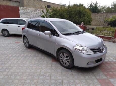 Nissan Tiida 2012