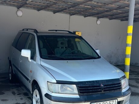 Mitsubishi Grandis 2000