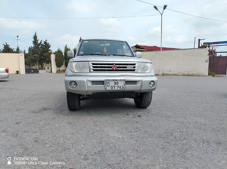 Mitsubishi Pajero io 1999
