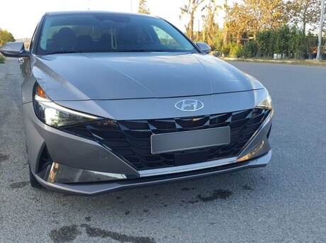 Hyundai Elantra 2022