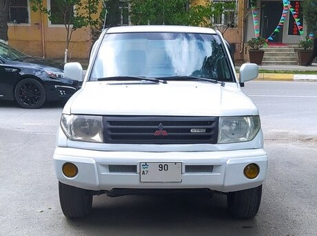 Mitsubishi Pajero io