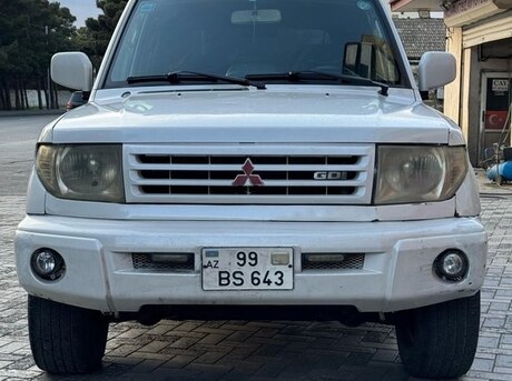 Mitsubishi Pajero io