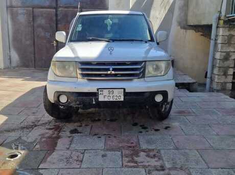 Mitsubishi Pajero io 2000