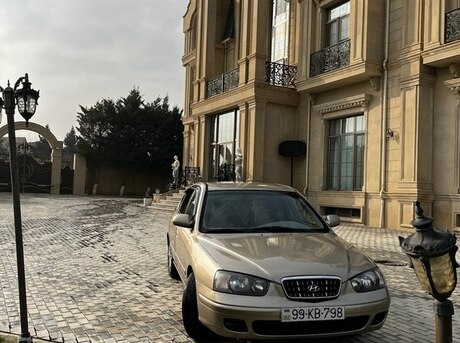 Hyundai Elantra 2001