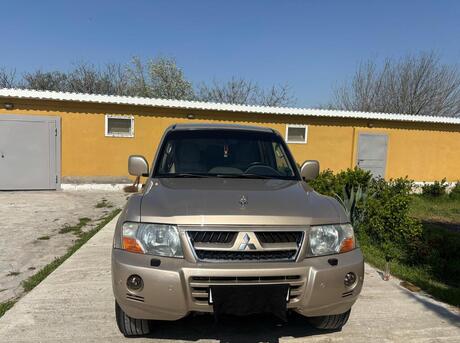 Mitsubishi Pajero 2004