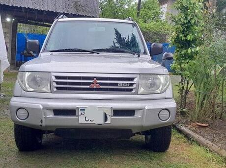Mitsubishi Pajero io 1999