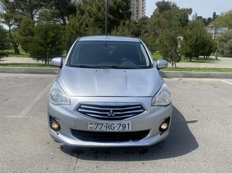 Mitsubishi Attrage 2015