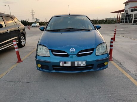 Nissan Almera Tino
