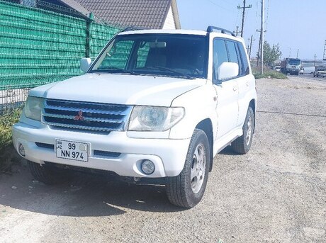Mitsubishi Pajero io 2002