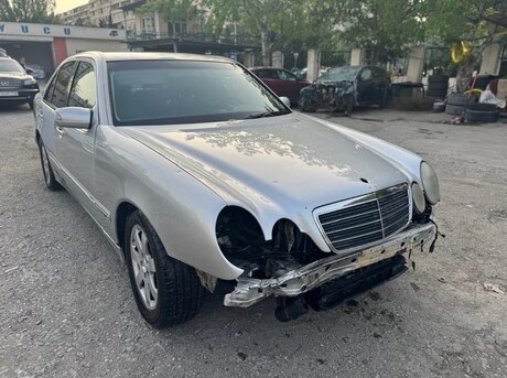 Mercedes E 220 d 2001
