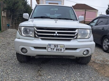 Mitsubishi Pajero io 2004