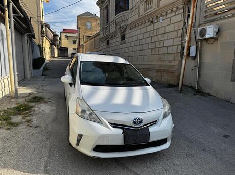 Toyota Prius V 2012