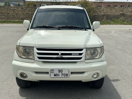 Mitsubishi Pajero io 2001
