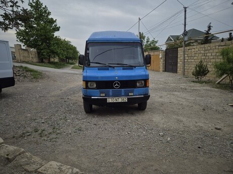 Mercedes 208 D 1990