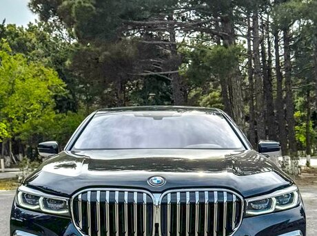 BMW 740 2017