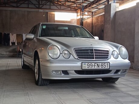 Mercedes E 240 2001