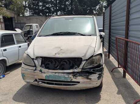 Mercedes Viano 2004