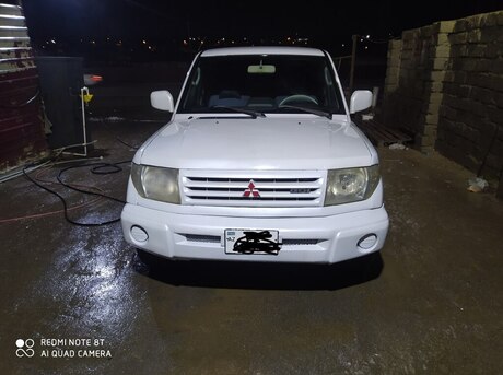 Mitsubishi Pajero io 2000