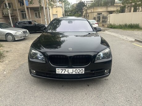 BMW 750 2011