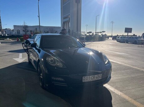 Porsche Panamera 4S 2011