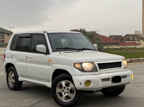 Mitsubishi Pajero io 1999