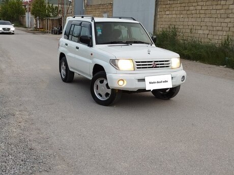Mitsubishi Pajero io 1999