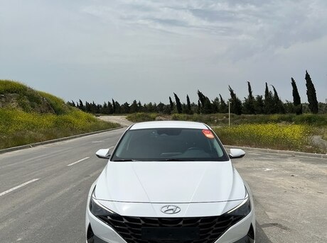 Hyundai Elantra 2022
