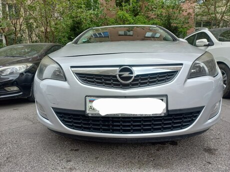 Opel Astra 2011