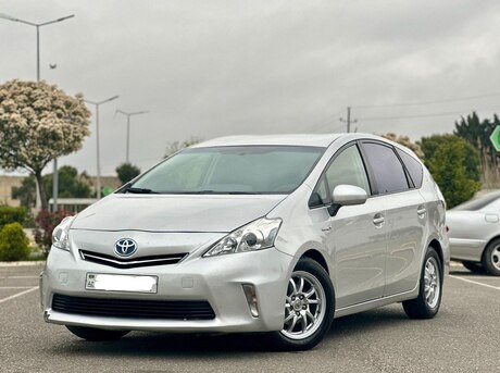 Toyota Prius V 2011