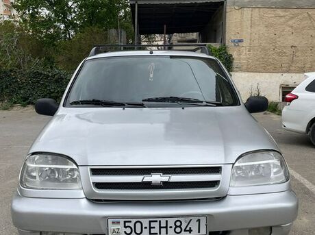 Chevrolet Niva 2004