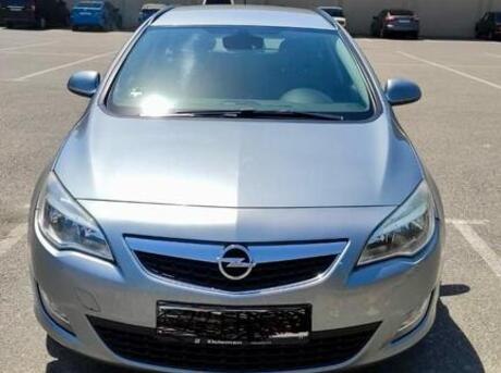 Opel Astra 2011