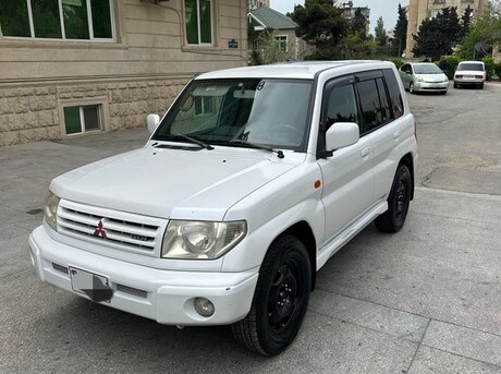 Mitsubishi Pajero io 1999