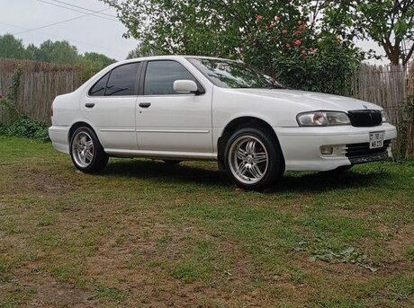 Nissan Sunny 2000