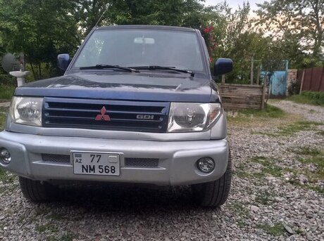 Mitsubishi Pajero io 2000