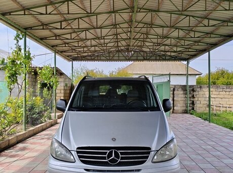 Mercedes Viano 2004