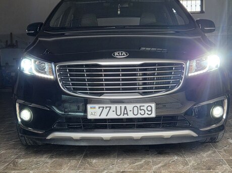 Kia Carnival